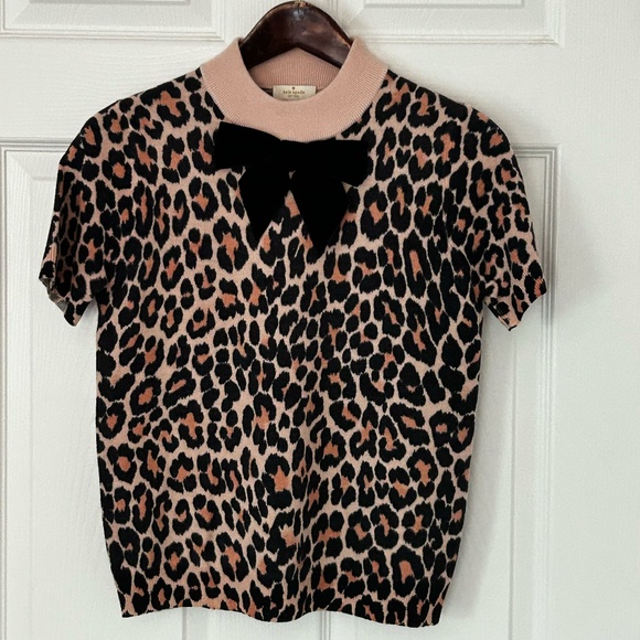 kate spade Sweaters - NWT Kate Spade Pink Cheetah / Leopard Short-Sleeve Sweater w/ Black Velvet Bow